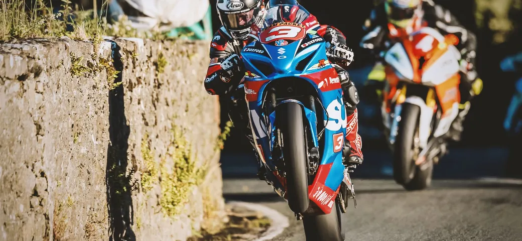 Southern 100: Michael Dunlop vince tre gare su quattro