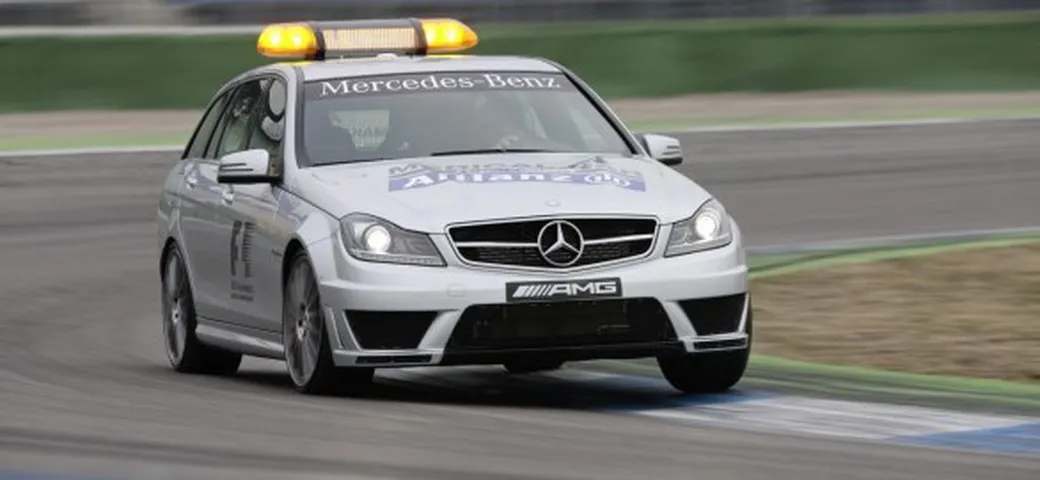 Mercedes C 63 AMG SW: presentato il restyling della Medical Car di F1