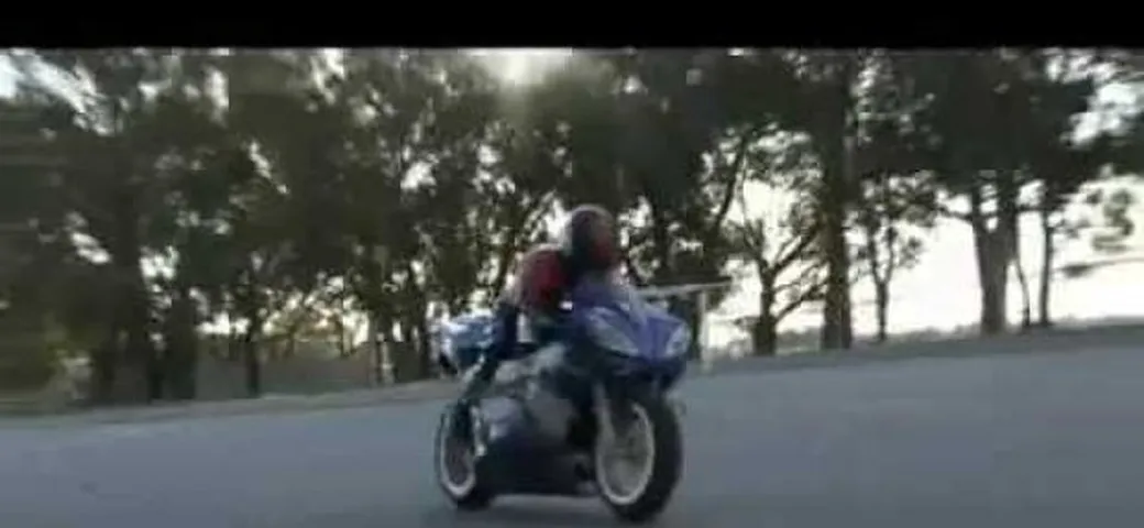 Yamaha R1 radiocaomandata