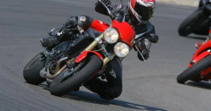 Scatto in Corsa: Lady Street Triple a Castelletto di Branduzzo