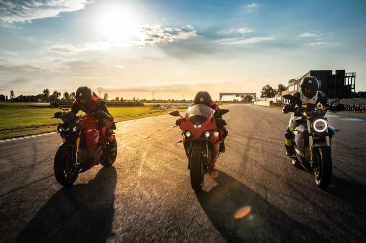 Energica, versioni RS su tutti i modelli 2021 e Kit Corsa Clienti