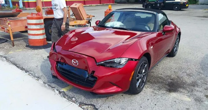 Mazda MX-5: il "fortunato" primo incidente