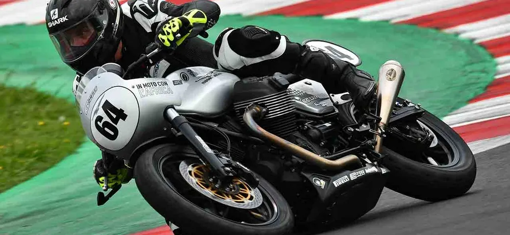 Moto Guzzi Fast Endurance, il Team in Moto con l'Africa raddoppia il suo impegno a scopi benefici