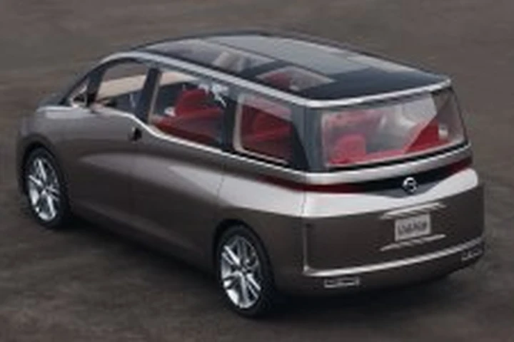 Nissan Amenio - people carrier di classe
