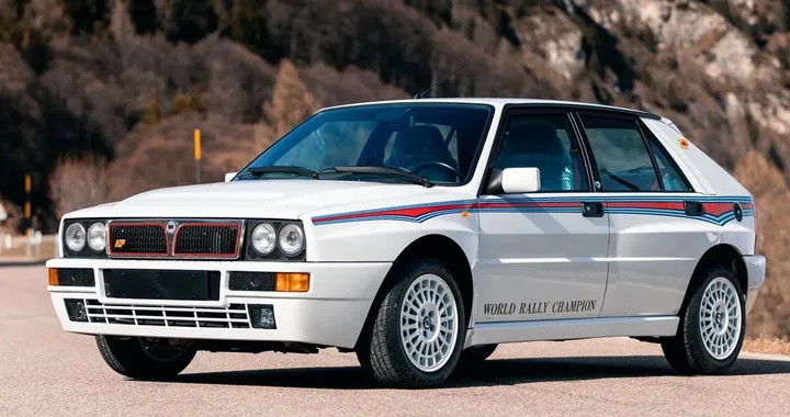 Lancia Delta, una rara “Martini 6” con appena 2.367 km ha un valore iperbolico
