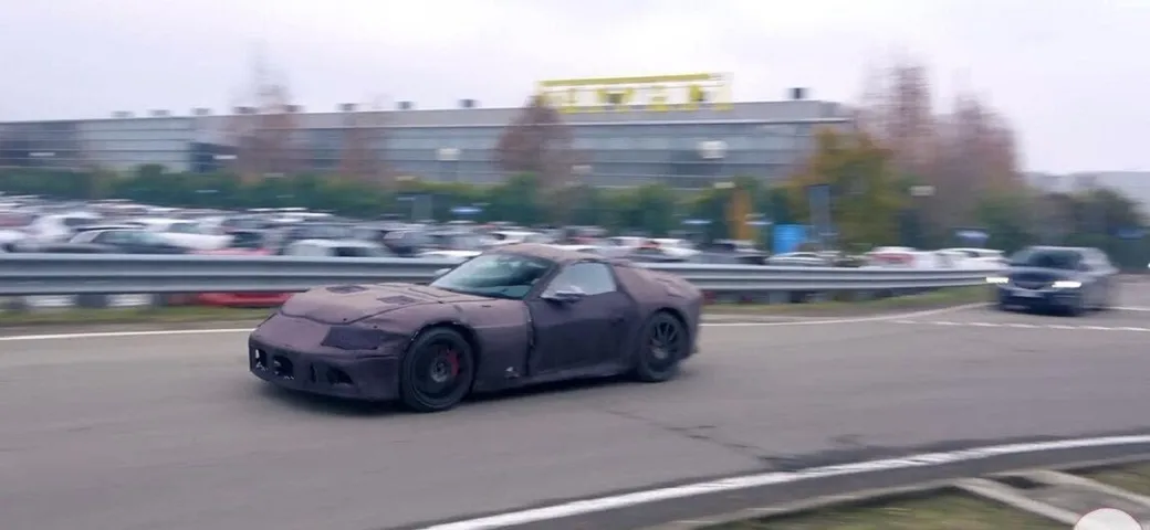 L'erede della Ferrari 812 avvistata in strada [VIDEO]