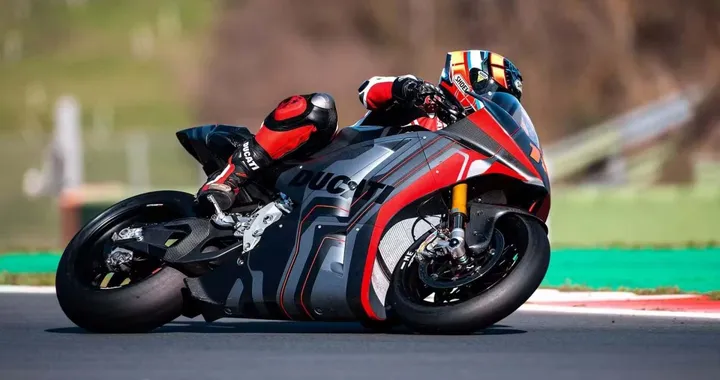 Moto elettrica Ducati: trasmissione compatta e controllo avanzato