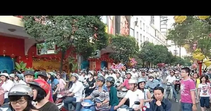 Video: due ruote nel traffico di Saigon