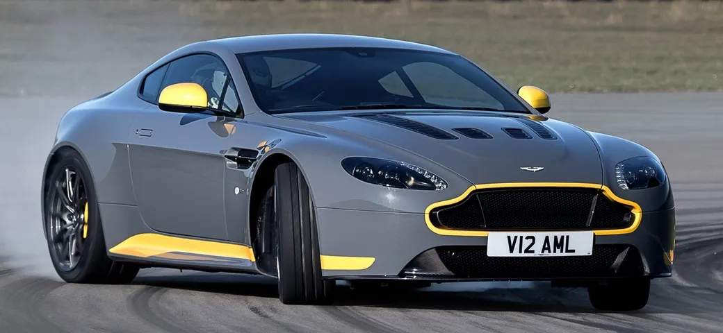 Aston Martin V12 Vantage S: il cambio manuale resta in gamma