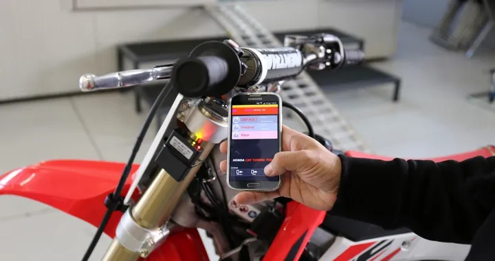 WiFi-COM2: gestione elettronica Honda by Athena