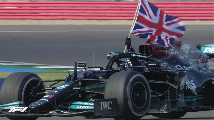F1 GP di Gran Bretagna: Hamilton trionfa nonostante la penalità