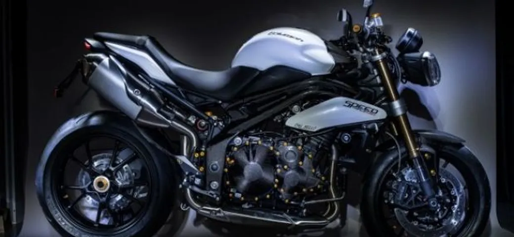 Triumph Speed Triple 1050 by LighTech