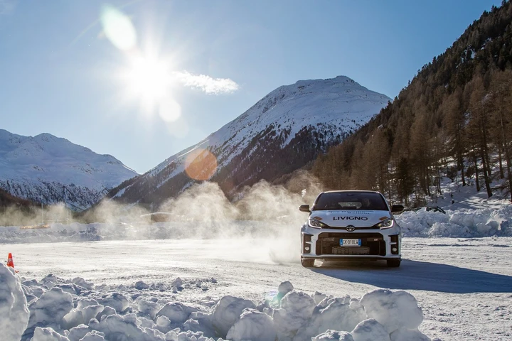Ghiacciodromo di Livigno: migliorare la guida su fondi a bassa aderenza con la Ice Driving School