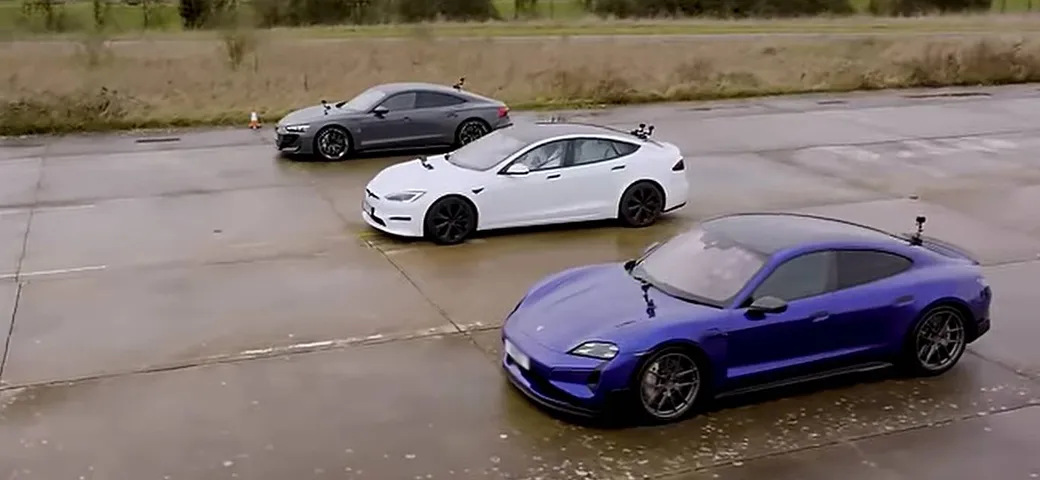 Porsche Taycan Turbo GT vs Tesla vs Audi RS GT: drag race sul filo dei 1.000 CV