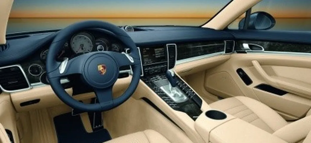 Porsche Panamera: le foto ufficiali degli interni e i prezzi per il mercato tedesco