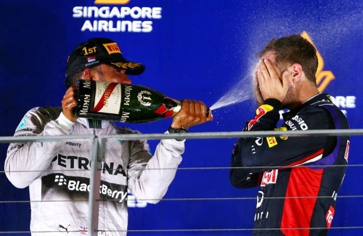 GP Singapore F1 2014: vince Hamilton, poi Vettel e Ricciardo. Quarto Alonso, fuori Rosberg