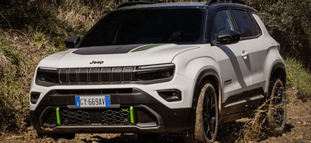 Jeep Avenger, un’ascesa senza fine: è il SUV più venduto in Italia nel 2025
