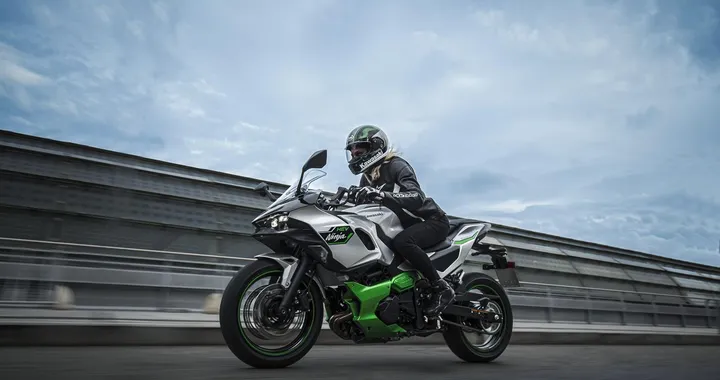 Kawasaki Ninja 7 Hybrid: ecco la prima moto ibrida della storia [FOTO]