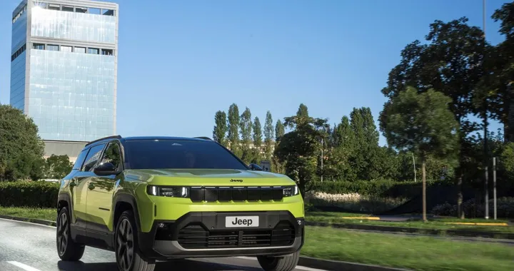 Jeep cresce in Italia nel 2026, Avenger domina tra i SUV e Compass guida i C-SUV