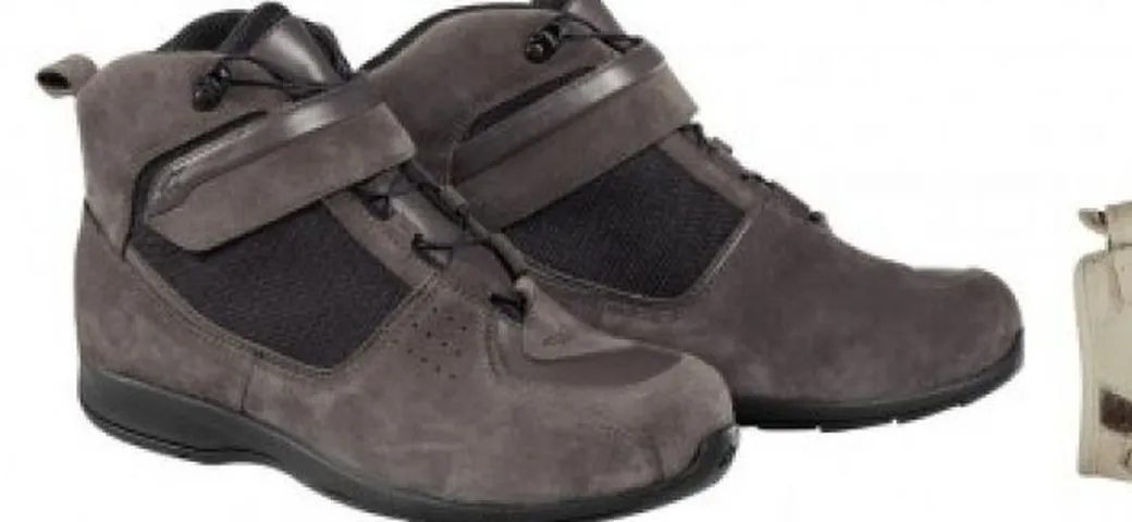 Alpinestars: scarpe Afrika e guanti Mustang