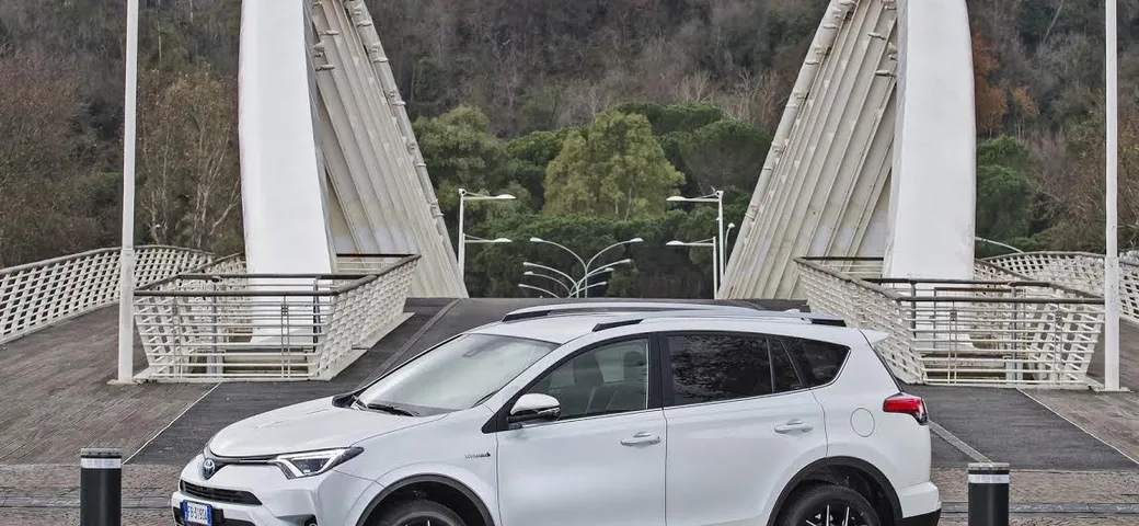 Toyota RAV4 2016: prezzi da 25.500 euro