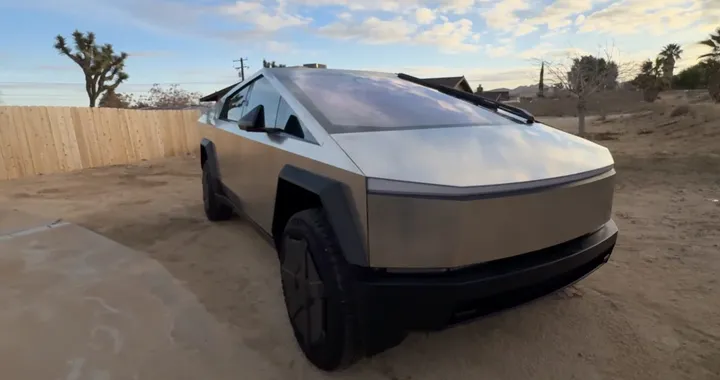 Tesla Cybetruck, una delusione: dopo due anni lo rivende (esasperato) a Tesla