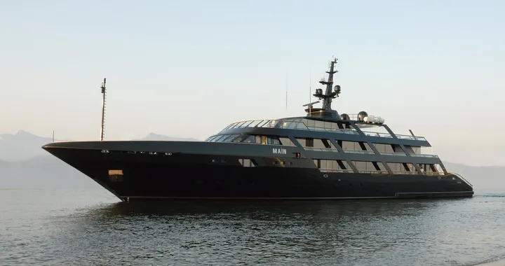 Main, lo yacht di Giorgio Armani da 65 milioni arriva all’Argentario