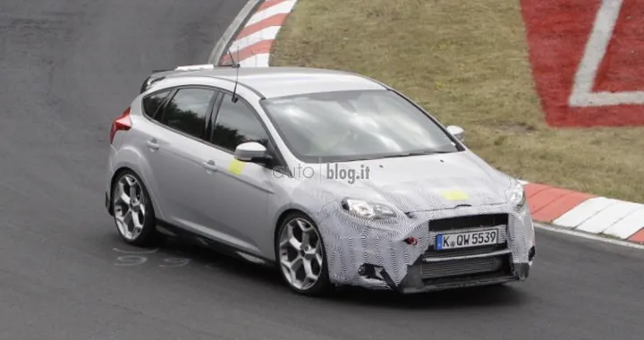 Ford Focus RS: foto spia al Nurburgring