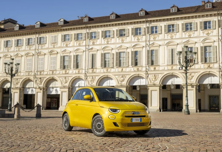 Fiat 500 Hybrid, Porte Aperte nel weekend: da 14.950 euro