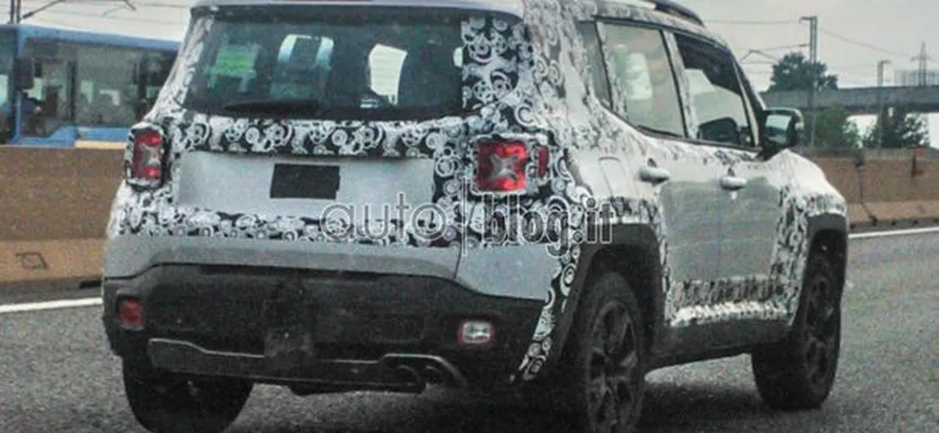 Jeep Renegade: nuove foto spia su strada