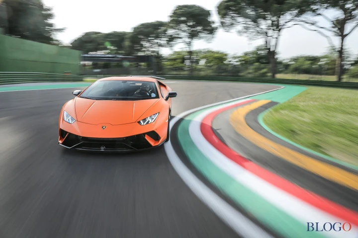 Lamborghini Huracan Performante: la prova in pista [Video]
