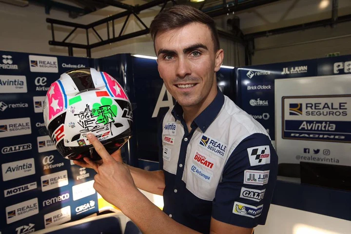 Loris Baz porta Alessia Polita in testa a Misano