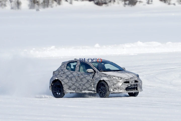 Toyota Yaris Cross: le foto spia