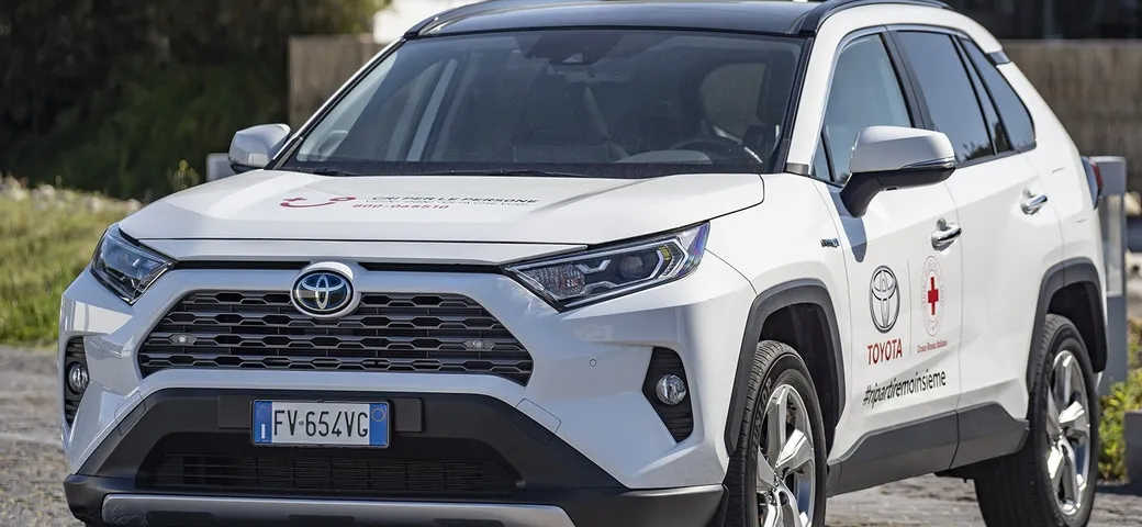 Coronavirus, Toyota fornisce una flotta di veicoli alla Croce Rossa Italiana