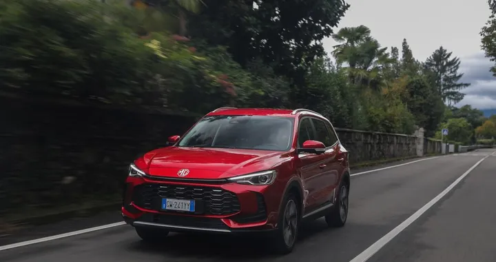 MG ZS Hybrid+ raggiunge 150.000 unità vendute: il successo della mobilità accessibile