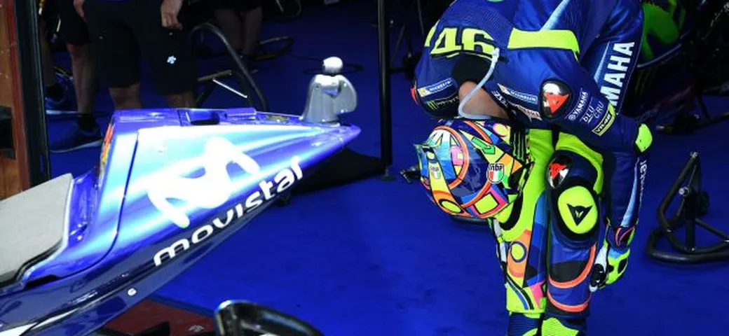 Assen MotoGP, lectio magistralis del “Dottor” Rossi. Che Petrux! Dovizioso (Ducati) leader