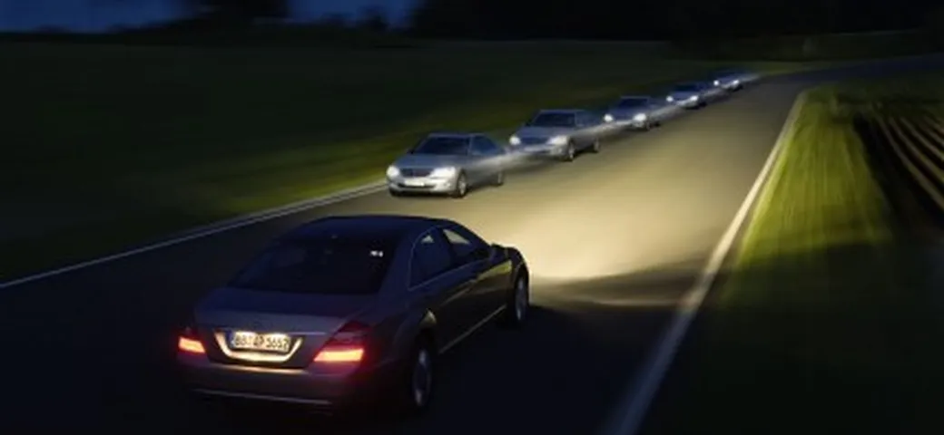 Mercedes Adaptive High-Beam Assistant: presentato il nuovo sistema di gestione automatica degli abbaglianti