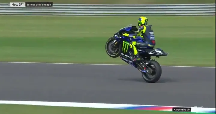 Valentino Rossi, i festeggiamenti del GP d'Argentina [VIDEO]