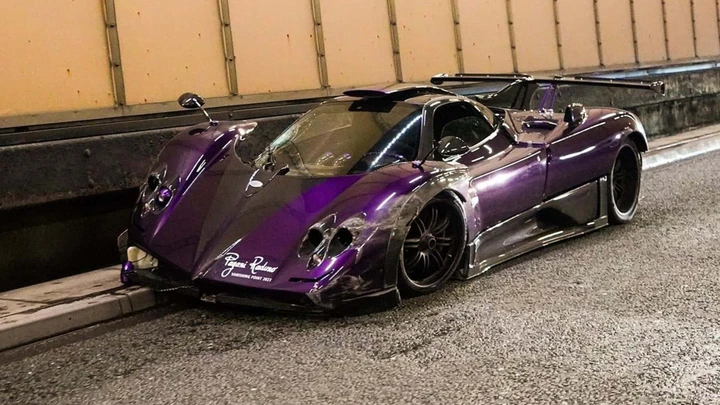 Pagani Zonda 760 LH appartenuta a Lewis Hamilton distrutta in un incidente