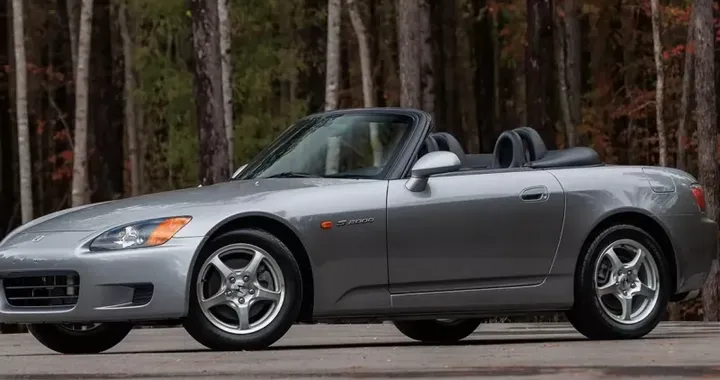 Honda S2000 del 2000 venduta a 95.000 dollari: un gioiello senza tempo