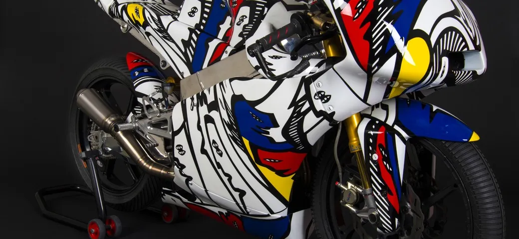 Il “tocco magico” di Walter Maurer: la Kymco-Oral Moto3 GP diventa un’opera d’arte [Foto e Video]