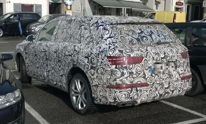 Audi Q7: le foto spia del nostro lettore Cristian
