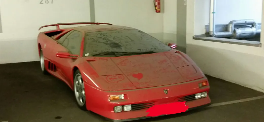 Abbandonata in Austria una rara Lamborghini Diablo SE30