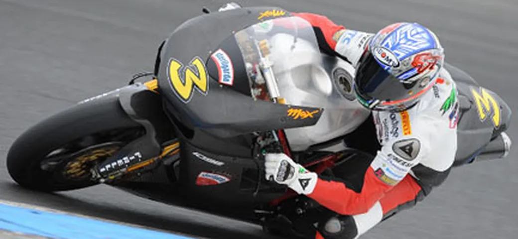 SBK test Pirelli: Bayliss su Haga, Biaggi a un secondo