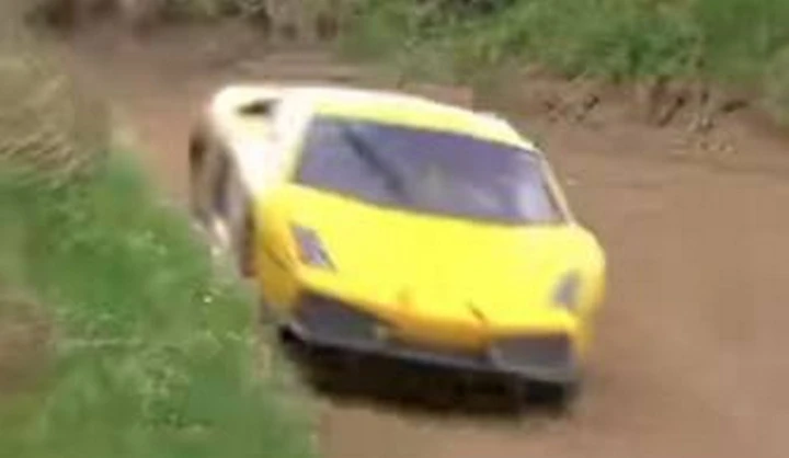 La Lamborghini Gallardo sullo sterrato come una WRC | Video