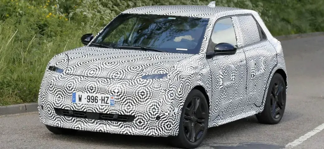 Nissan Micra EV, quante le somiglianze con la Renault 5