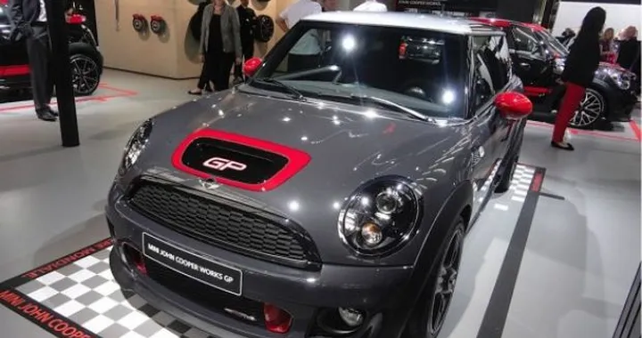 MINI John Cooper Works GP in video
