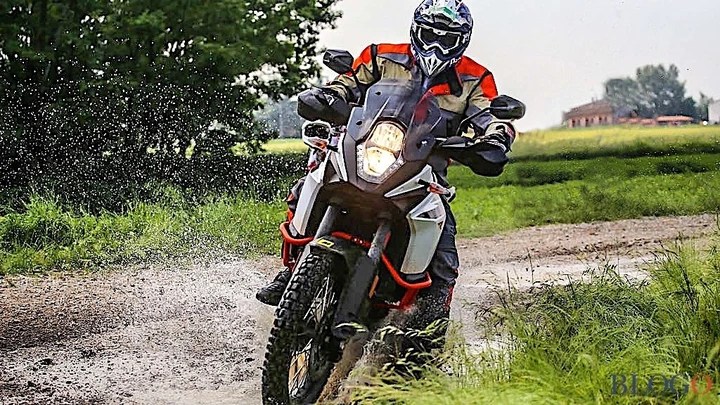 KTM 1090 Adventure R: primo contatto