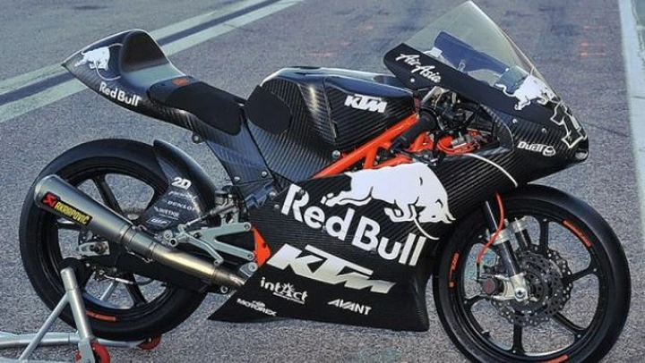 Moto3: Ecco la KTM M32 in azione