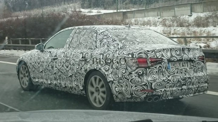 Audi A4 2015: la foto spia di un nostro lettore